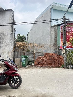 chủ gửi lô rẻ võ văn hát . p. long trường. q9 dt: 68m2. ngang 4.3m. ngay đh marketting - cấp 3