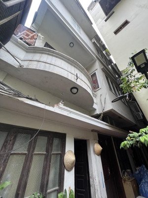 cần cho thuê nhà mặt phố dốc thọ lão 32m 3 tầng giá 18 triệu/ tháng hai bà trưng