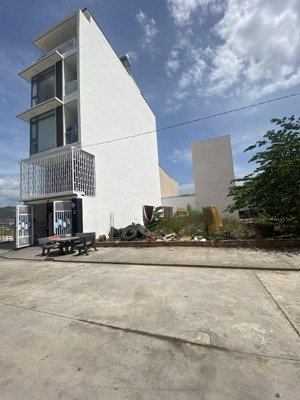 bán đất (80m2, ngang 5m), đường 10m, tái định cư hòn rớ 2, giá chỉ 2.8 tỷ. nam nha trang