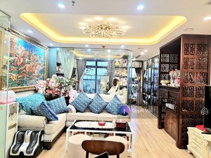 chính chủ bán căn 102/3pn2wc toà discovery cầu giấy sẵn sổ,full đồ đẹp,trục hiếm giá tốt 