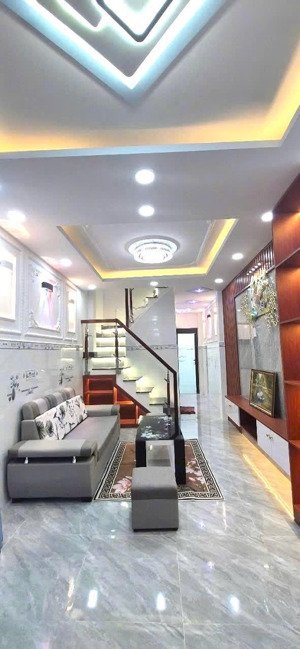 nhà q8 chính chủ sổ hồng riêng không quy hoạch 3pn&2wc ,có pn dưới trệt ,gần chợ hoa xuân hẻm 4m