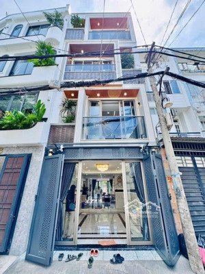 cần vốn kd bán gấp nhà riêng đường lạc long quân,p3, q11. chỉ 2,67tỷ. hẻm xe hơi. 1 căn duy nhất