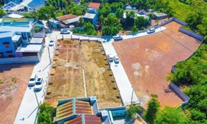 Đất nền kiệt ô tô thủy xuân ra bàu vá mất 5 phút xe máy