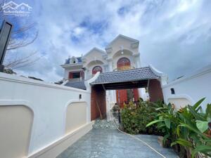 Nhà 2 tầng thiết kế theo phong cách tân cổ điển view đà lạt xịn xò