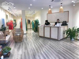 cho thuê nhà mặt phố thợ nhuộm,dt 75m2x2 tầng, mt 5m, giá 50tr, lh 