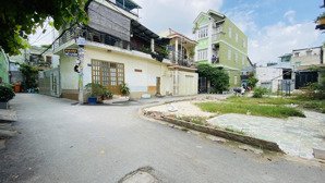 đất 2 mặt tiền 5.6x14m cách dân chủ 60m