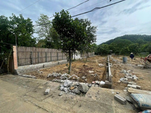 365m. mặt 8m đường to rộng oto tránh nhau giá chỉ nhỉnh 3 tỷ xíu xíu tại yên bài. 