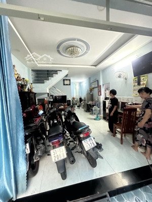 gần công viên làng hoa-nhà đẹp-61m2-ngang 6.4m-3 tầng-5pn-nguyễn văn khối p11 gv-chỉ 6tỷ4 tl