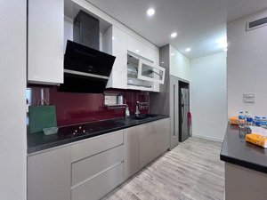 cho thuê e4 yên hoà park view 50m2. 1n1wc full đồ giá 12tr