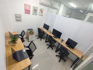 cho thuê văn phòng 3 - 10 người có sẵn bàn ghế vào làm ngay, mặt tiền âu cơ tân bình