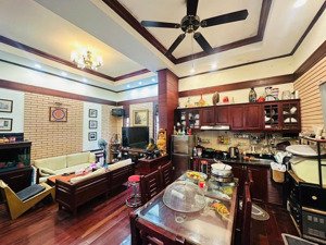 bán nhà bền đẹp nguyễn trãi - thanh xuân dt 69m2 mt siêu rộng 9.7m giá 10tỷ, gần phố, tặng nội thất