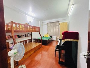 chính chủ nợ cần bán nhà cầu giấy 35m2, 6 tầng, mặt tiền 3.5m. khu phân lô giá siêu hời chỉ 7.5tỷ