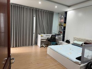 diện tích 120m2, đầy đủ tiện nghi, mặt tiền rộng, nhà mát mẻ thoáng trước sau