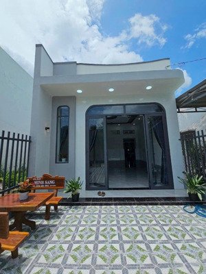 nhà mới 100% mặt tiền nhựa, khu dân cư, thuộc khu phố trường an, phường long hoa, tây ninh