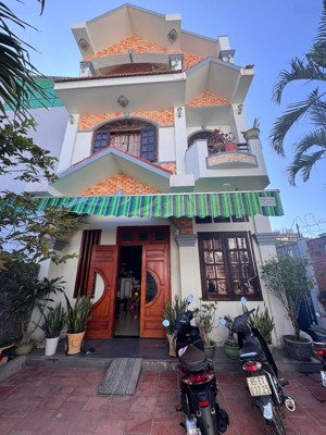 nhà 3 tầng gần biển gần bến du thuyền quốc tế ngang 7.5m chỉ 8.5 tỷ