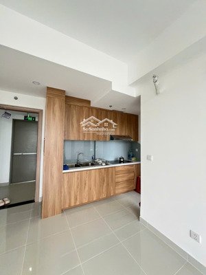 căn 2pn2wc lầu trung, nhà mới, tặng nội thất giá 2.65 tỷ bao 102%. liên hệ em: 