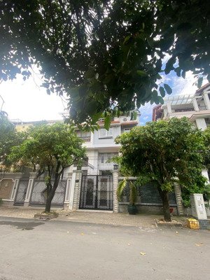 bán nhà hẻm lớn thành thái, quận 10 - dt 11x22m - 1 trệt 2 lầu kiên cố - hđt 60tr/tháng - giá 40 tỷ