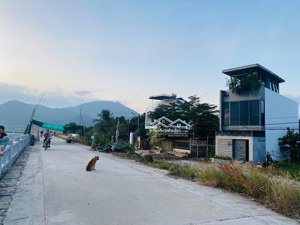 bán đất cực đẹp , mặt tiền liên hoa vĩnh ngọc , lô đẹp , giá cực tốt . lh : 