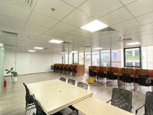 cho thuê văn phòng quận 1, đường trần hưng đạo. diện tích 120m2 và 200m2 , sàn thoáng + view kính