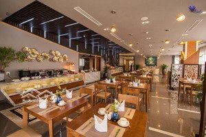 mp nguyễn chánh mời nhà hàng vp vỉa hè rộng 130m x 5t,mt 6m thông sàn thang máy đồ cơ bản 90tr/th