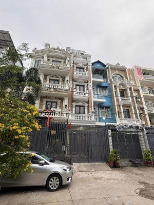 nhà đẹp phong cách hiện đại sang trọng xe hơi đậu cửa