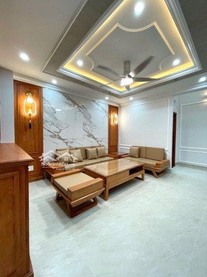 siêu phẩm nhà 5tầng nguyễn văn khối nhà phong cách. full nội thất. gần công viên làng hoa.