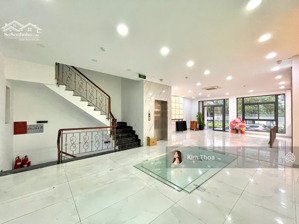 tầng trệt 7x20m (90m2) sàn trống ở vạn phúc, giờ giấc tự do, có thang máy máy lạnh hầm xe. giá 18tr