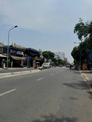 cần bán gấp nhà mt nguyễn văn lượng p17, dt 100 m2, hầm trệt 3 lầu,st giá 20.5 tỷ hdt 45 triệu