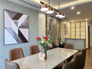 nhượng 2 ngủ 86m full nội thất tầng cao, nhà mới chưa sử dụng