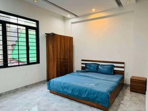 c.h.o t.h.u.ê nhà văn cao- ngô gia tự,60m2, 5 tầng, 6 ngủ full 16tr 