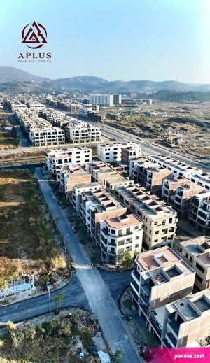 flc tropical hạ long.căn ngay gần đường 56,đã xây vào tiền chỉ 2.3xtỷ.đã có cầu thang và hố ga.