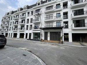 bán liền kề xuân phương đường lớn, diện tích 90m2*5 tầng, giá đầu tư, vịt rí đẹp