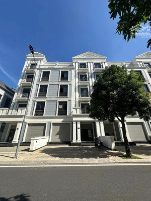 bán nhà phố 84m2 vị trí đẹp giá chỉ 14,2tỷ btp tại vinhomes grand park