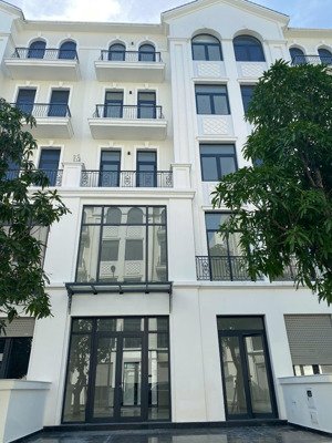 1 căn 84m2 duy nhất giá 25tr hoàn thiện cơ bản tại vinhomes grand park