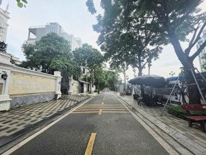 bán bt vvip vườn đào (tây hồ), 252 m2 x 6 tầng, an ninh 24/7, 2 mặt tiền trước sau 18,5 m. t7/2025