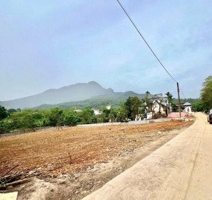 cần chuyển nhượng 761m2 thực tế sử dụng 1050m2 trong đó có 150m2 tc tại yên bài hn