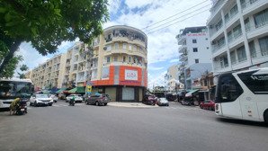 cho thuê căn góc tầng trệt chung cư chợ đầm nha trang, mặt tiền hơn 20m, vỉa hè rộng rãi
