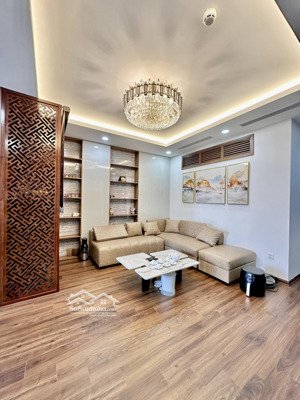 chính chủ cho thuê gấp căn hộ 3 ngủ rộng nhất 132m2, tầng trung đẹp vào ở ngay nt cơ bản