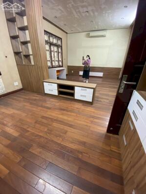 Cho thuê nhà mới mặt phố Trung Hoà, Q Cầu Giấy. DT 70m x 5 tầng, mặt tiên 4m. Giá 40tr/th.