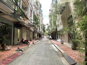 bán nhà quận ba đình,50m2 , 18,5ty phân lô gần phố vỉa hè ô tô tránh ở hay kinh doanh đều cực sướng