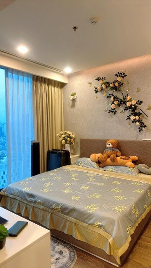 chính chủ bán căn góc đẹp nhấp epic tower, 121m, 3 ngủ 2 vệ sinh, full nội thất, ban công hướng mát