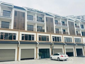 chính chủ cần bán lô góc đường 17m hướng đông nam sát trung tâm thương mại và hồ điều hòa