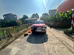 báo nhanh lô góc view hồ xã lệ chi (thuận an) gia lâm, hà nội ô tô tránh nhau