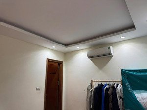 chính chủ cho thuê căn hộ cao cấp tòa v1 victoria văn phú 70m2 2 pn full đồ 11tr/th vào ở luôn.