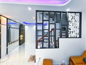 bán nhà phố cầu giấy ngõ nông gần phố dt 42m2 + 5t giá 9.5 tỷ