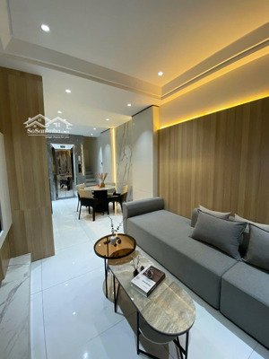 bán gấp nhà 5 tầng thang máy phố lụa vạn phúc trung tâm hà đông. full nội thất cao cấp. gần oto.