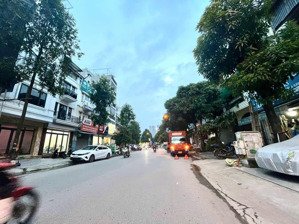 bán gấp toà nhà văn phòng mặt phố hoàng văn thái vị trí cực đỉnh đường rộng vỉa hè đá bóng 85m 38,9