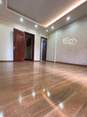 cho thuê nhà mới mặt phố trung hoà, q cầu giấy. dt 70m2 x 5 tầng, mặt tiền 4m. giá 40tr/th