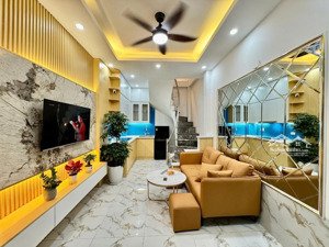 bán nhà phố hoàng cầu, lô góc, vị trí cực vip, sát đh văn hóa, mỹ thuật, nhạc viện 42m2*6t