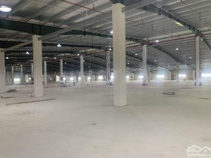 cho thuê nhà xưởng trong kcn tiên sơn, dt 6000m2, xưởng mới, pccc tự động. lh 